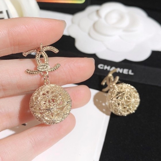 Exquisite Craftsmanship, Superior Quality, and Stylish Fashion Accessories for Women