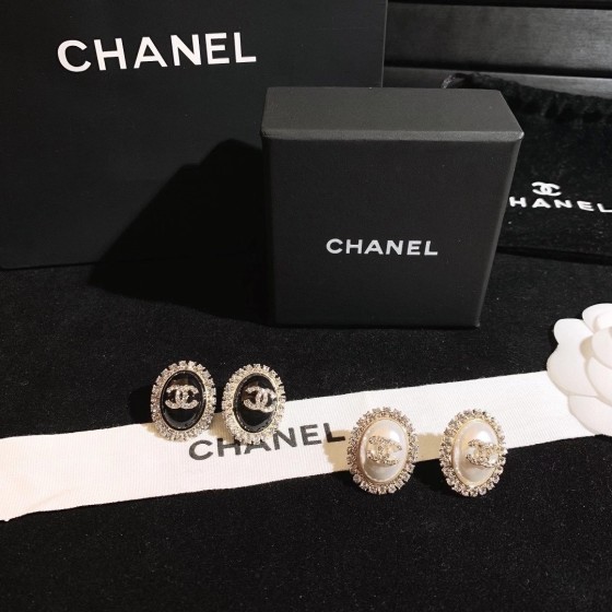 Exquisite Craftsmanship, Superior Quality, and Stylish Fashion Accessories for Women