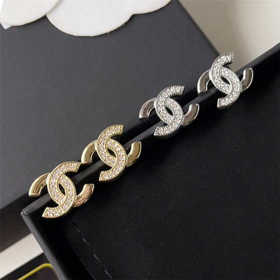 Exquisite Craftsmanship, Superior Quality, and Stylish Fashion Accessories for Women