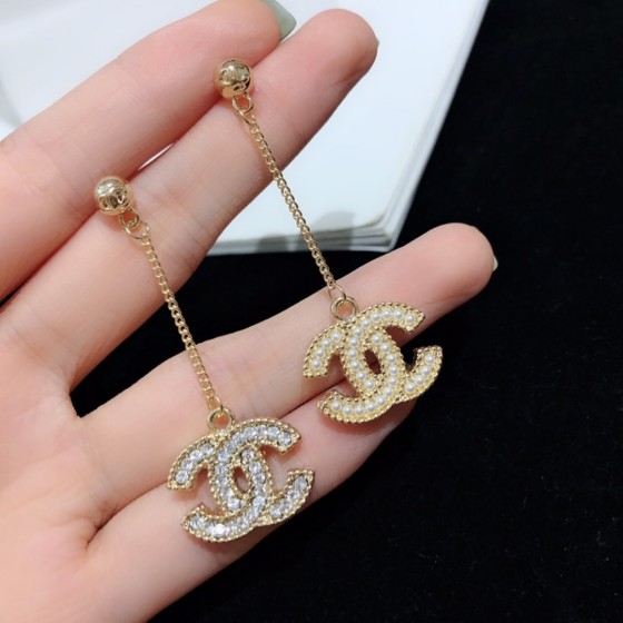 Exquisite Craftsmanship, Superior Quality, and Stylish Fashion Accessories for Women