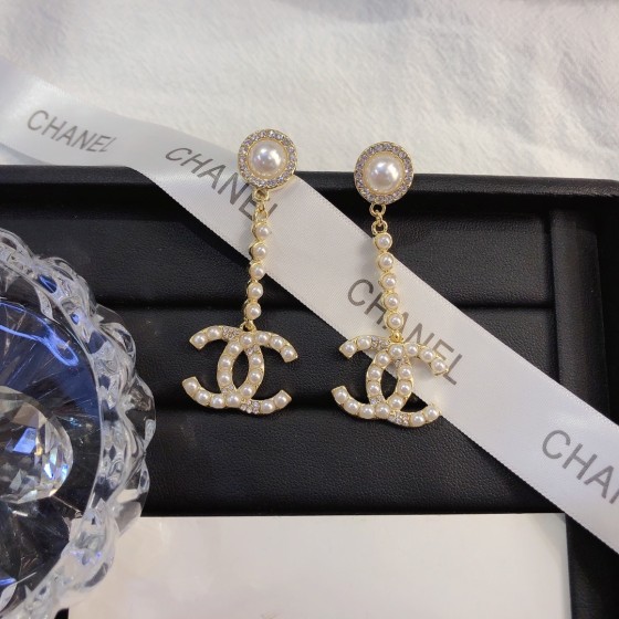 Exquisite Craftsmanship, Superior Quality, and Stylish Fashion Accessories for Women