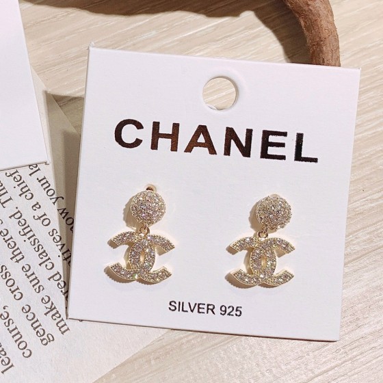 Exquisite Craftsmanship, Superior Quality, and Stylish Fashion Accessories for Women