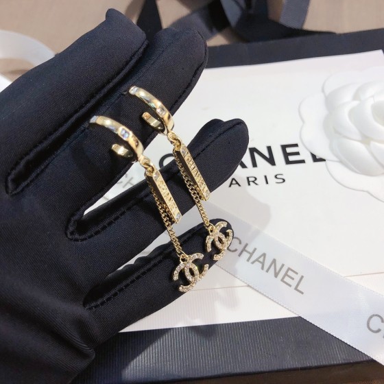 Exquisite Craftsmanship, Superior Quality, and Stylish Fashion Accessories for Women