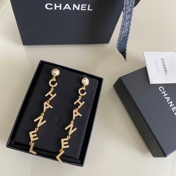 Exquisite Craftsmanship, Superior Quality, and Stylish Fashion Accessories for Women