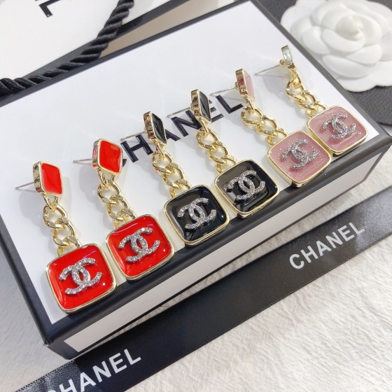 Exquisite Craftsmanship, Superior Quality, and Stylish Fashion Accessories for Women