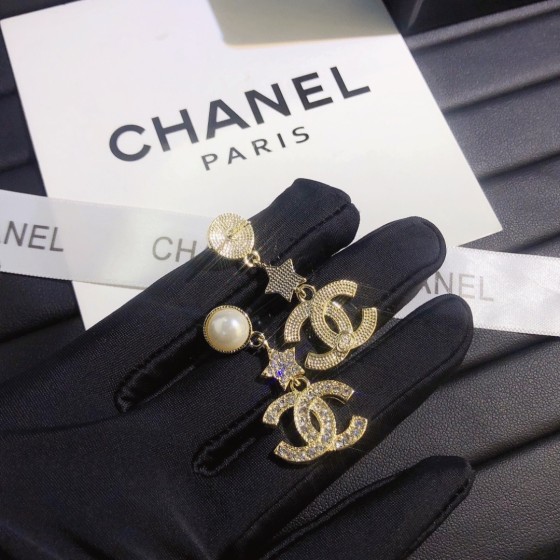 Exquisite Craftsmanship, Superior Quality, and Stylish Fashion Accessories for Women