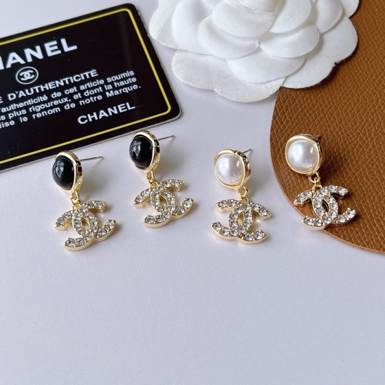 Exquisite Craftsmanship, Superior Quality, and Stylish Fashion Accessories for Women