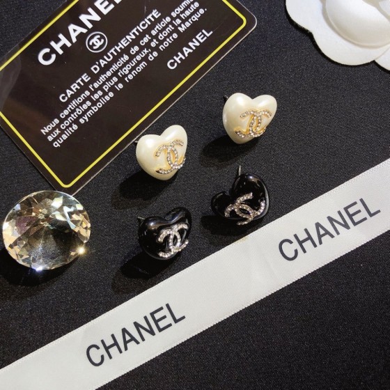 Exquisite Craftsmanship, Superior Quality, and Stylish Fashion Accessories for Women