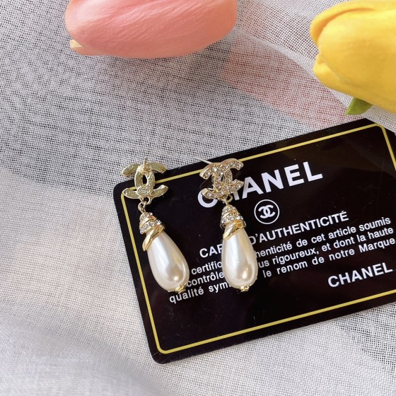 Exquisite Craftsmanship, Superior Quality, and Stylish Fashion Accessories for Women