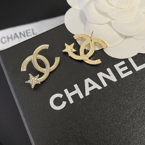 Exquisite Craftsmanship, Superior Quality, and Stylish Fashion Accessories for Women