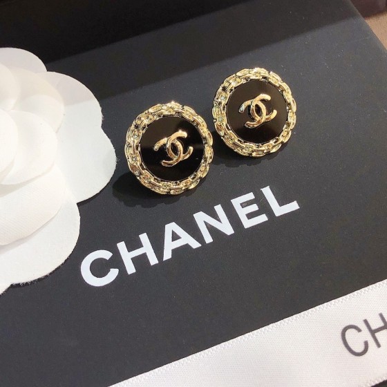 Exquisite Craftsmanship, Superior Quality, and Stylish Fashion Accessories for Women