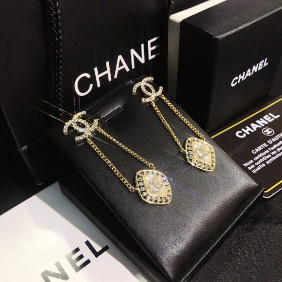 Exquisite Craftsmanship, Superior Quality, and Stylish Fashion Accessories for Women