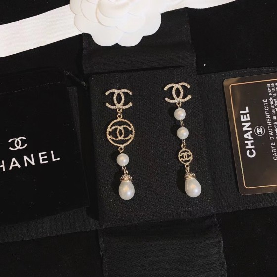 Exquisite Craftsmanship, Superior Quality, and Stylish Fashion Accessories for Women