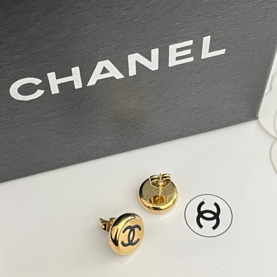 Exquisite Craftsmanship, Superior Quality, and Stylish Fashion Accessories for Women