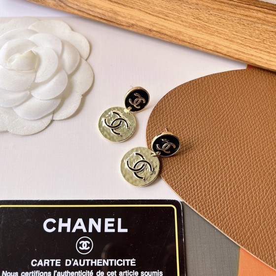 Exquisite Craftsmanship, Superior Quality, and Stylish Fashion Accessories for Women