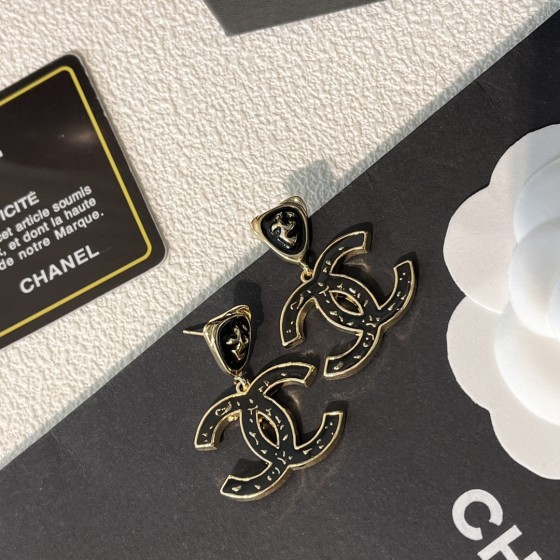 Exquisite Craftsmanship, Superior Quality, and Stylish Fashion Accessories for Women