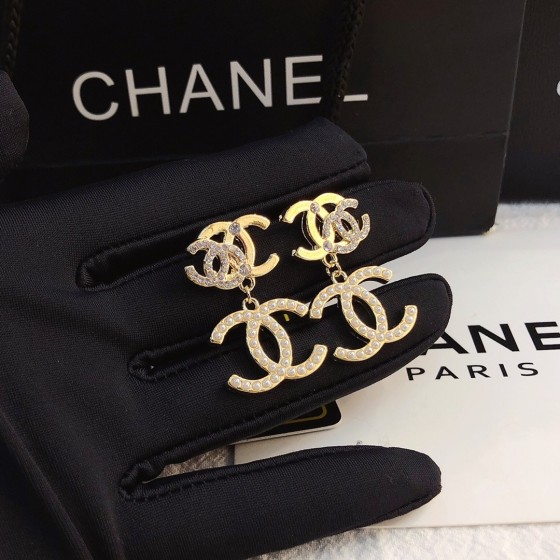 Exquisite Craftsmanship, Superior Quality, and Stylish Fashion Accessories for Women