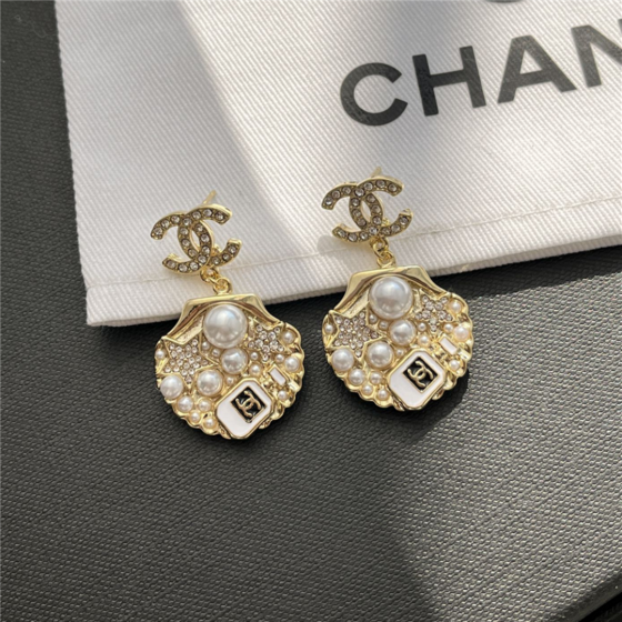 Exquisite Craftsmanship, Superior Quality, and Stylish Fashion Accessories for Women