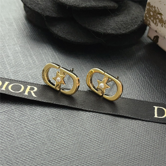 Exquisite Craftsmanship, Superior Quality, and Stylish Fashion Accessories for Women