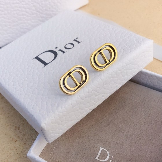 Exquisite Craftsmanship, Superior Quality, and Stylish Fashion Accessories for Women