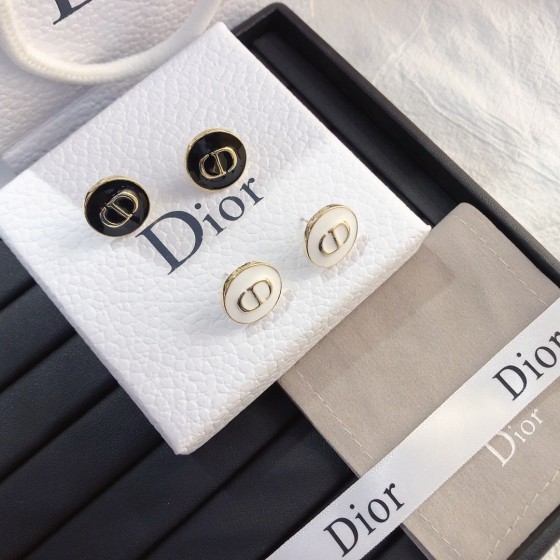 Exquisite Craftsmanship, Superior Quality, and Stylish Fashion Accessories for Women