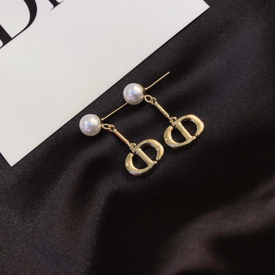 Exquisite Craftsmanship, Superior Quality, and Stylish Fashion Accessories for Women