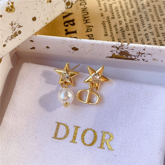 Exquisite Craftsmanship, Superior Quality, and Stylish Fashion Accessories for Women