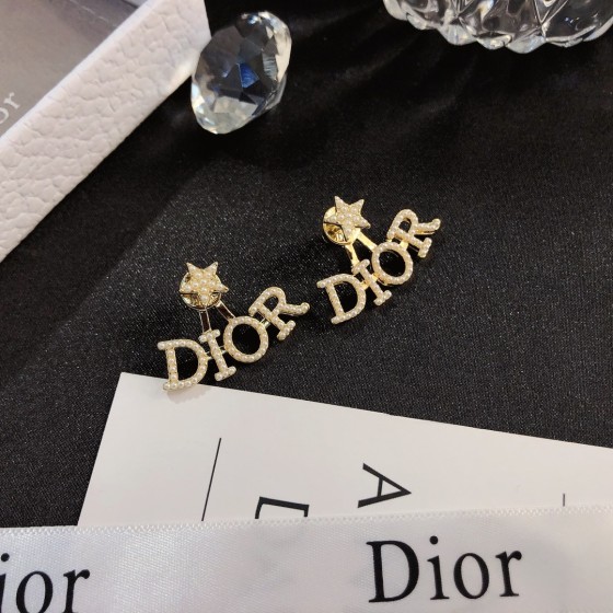 Exquisite Craftsmanship, Superior Quality, and Stylish Fashion Accessories for Women