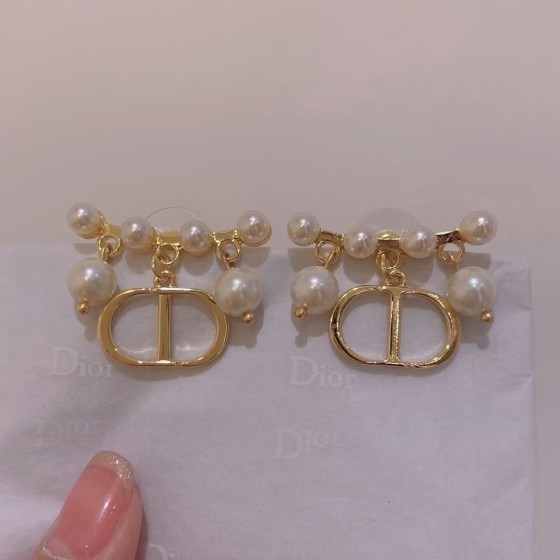 Exquisite Craftsmanship, Superior Quality, and Stylish Fashion Accessories for Women