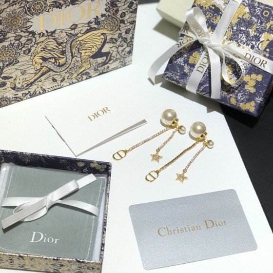 Exquisite Craftsmanship, Superior Quality, and Stylish Fashion Accessories for Women