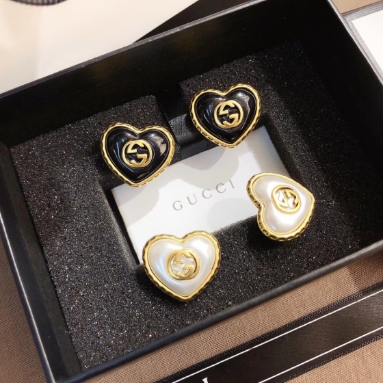 Exquisite Craftsmanship, Superior Quality, and Stylish Fashion Accessories for Women