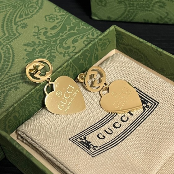 Exquisite Craftsmanship, Superior Quality, and Stylish Fashion Accessories for Women