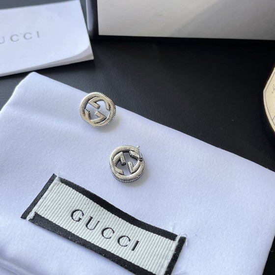 Exquisite Craftsmanship, Superior Quality, and Stylish Fashion Accessories for Women