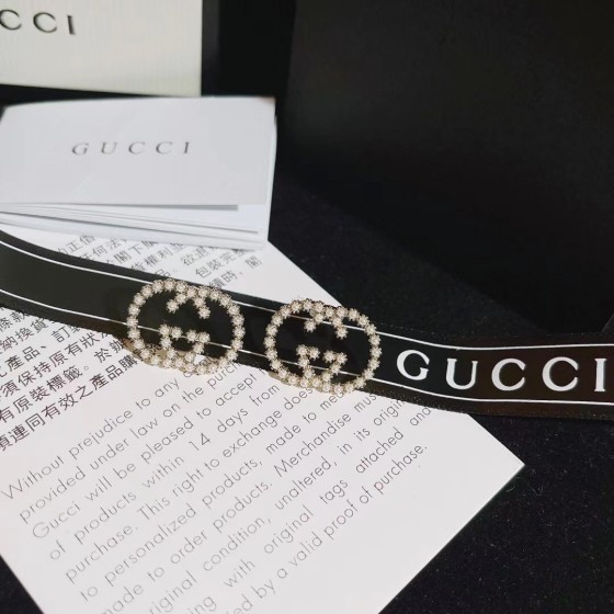 Exquisite Craftsmanship, Superior Quality, and Stylish Fashion Accessories for Women