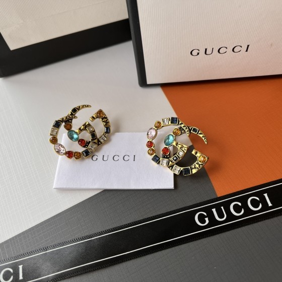 Exquisite Craftsmanship, Superior Quality, and Stylish Fashion Accessories for Women