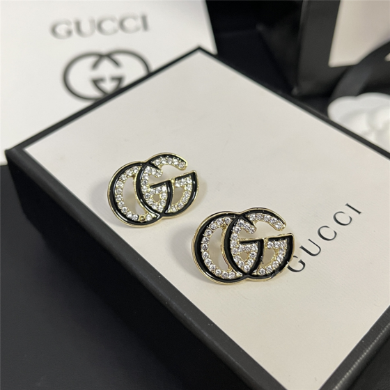 Exquisite Craftsmanship, Superior Quality, and Stylish Fashion Accessories for Women