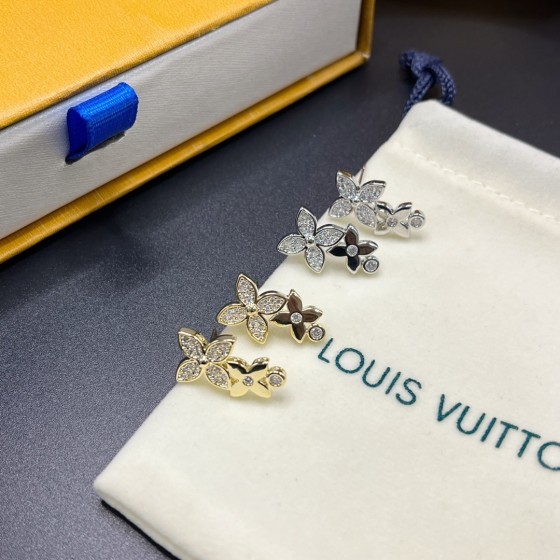 Exquisite Craftsmanship, Superior Quality, and Stylish Fashion Accessories for Women