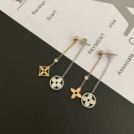 Exquisite Craftsmanship, Superior Quality, and Stylish Fashion Accessories for Women