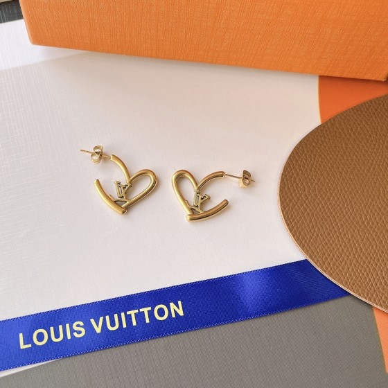 Exquisite Craftsmanship, Superior Quality, and Stylish Fashion Accessories for Women