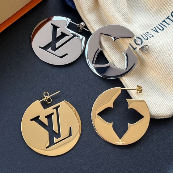 精湛工艺、卓越品质、时尚时尚的女性配饰