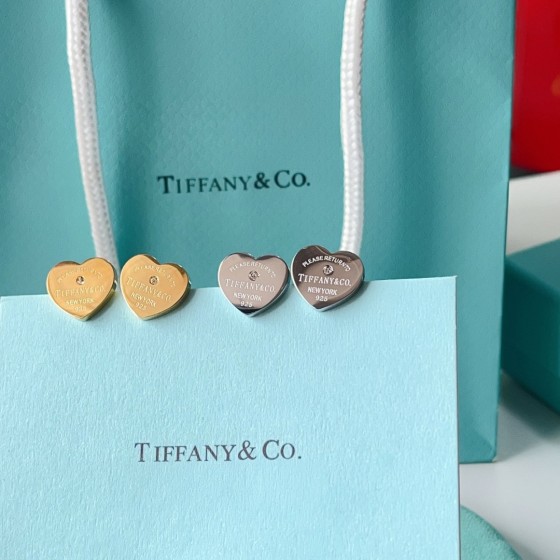 Exquisite Craftsmanship, Superior Quality, and Stylish Fashion Accessories for Women