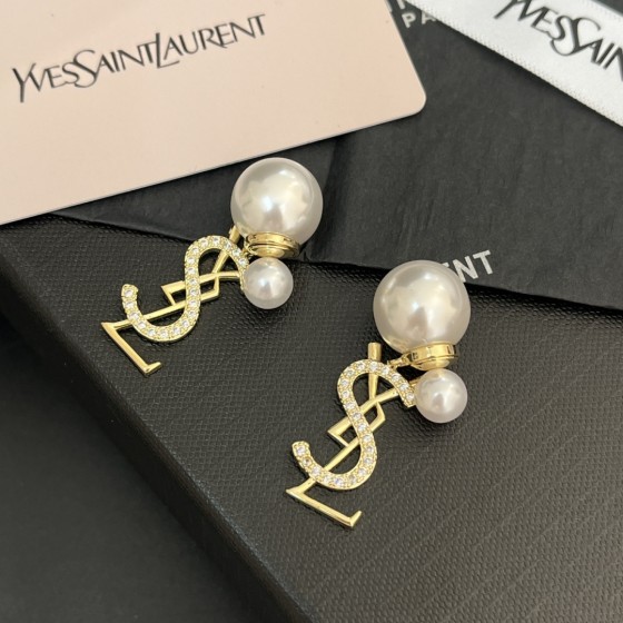 Exquisite Craftsmanship, Superior Quality, and Stylish Fashion Accessories for Women