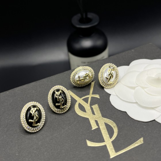 Exquisite Craftsmanship, Superior Quality, and Stylish Fashion Accessories for Women