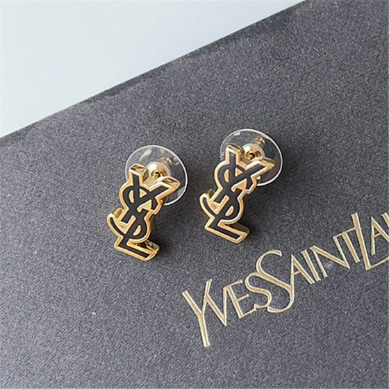 Exquisite Craftsmanship, Superior Quality, and Stylish Fashion Accessories for Women